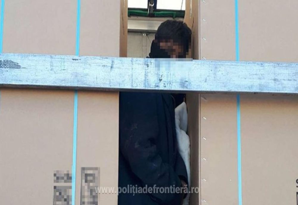 Un bărbat a sunat la Poliția Târgoviște și a anunțat că se află închis în remorca unui camion