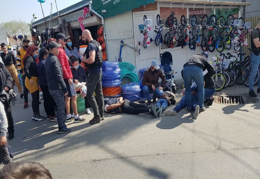 Rețea de hoți de buzunare din Ialomița, prinși de polițiști, la Găești