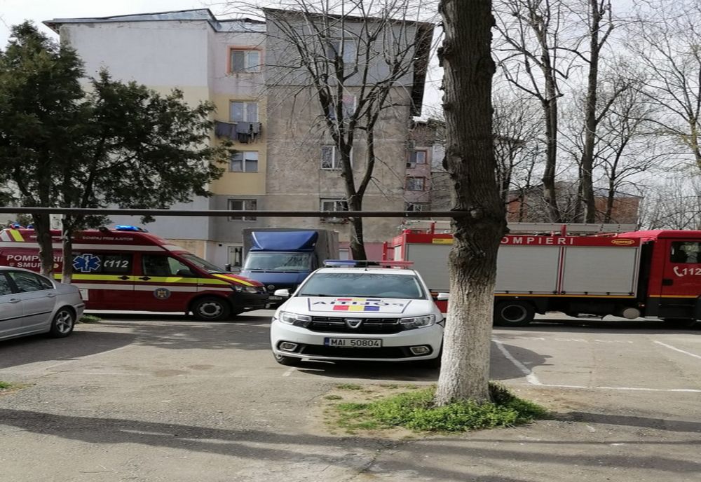 Bărbat găsit mort în apartament, la Găești