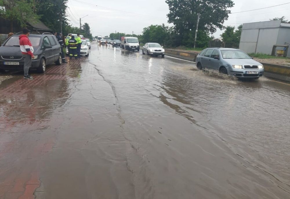 Ploile fac prăpăd în Dâmbovița! Pompierii intervin în mai multe localități din cauza inundațiilor la nivelul gospodăriilor
