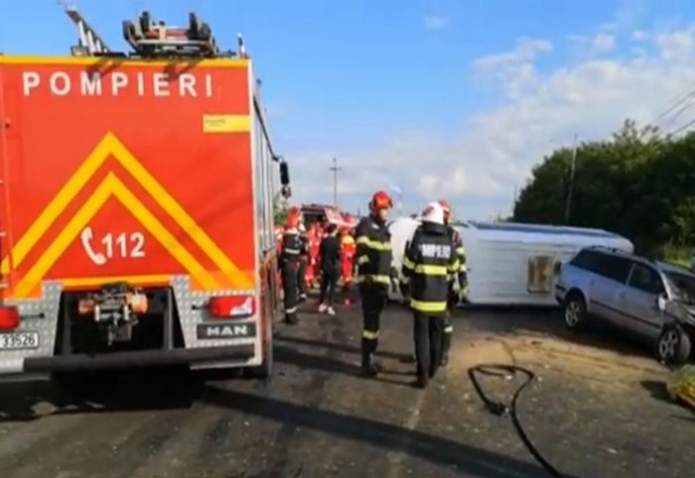 Noi detalii despre accidentul mortal de pe DN 71. Două persoane și-au pierdut viața în urma impactului dintre un microbuz școlar și un autoturism