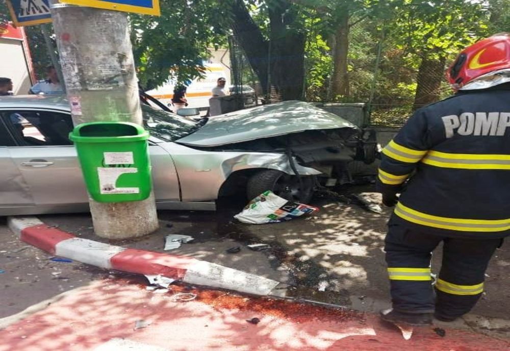 Târgoviște. Două persoane au ajuns la spital după impactul violent dintre două autoturisme