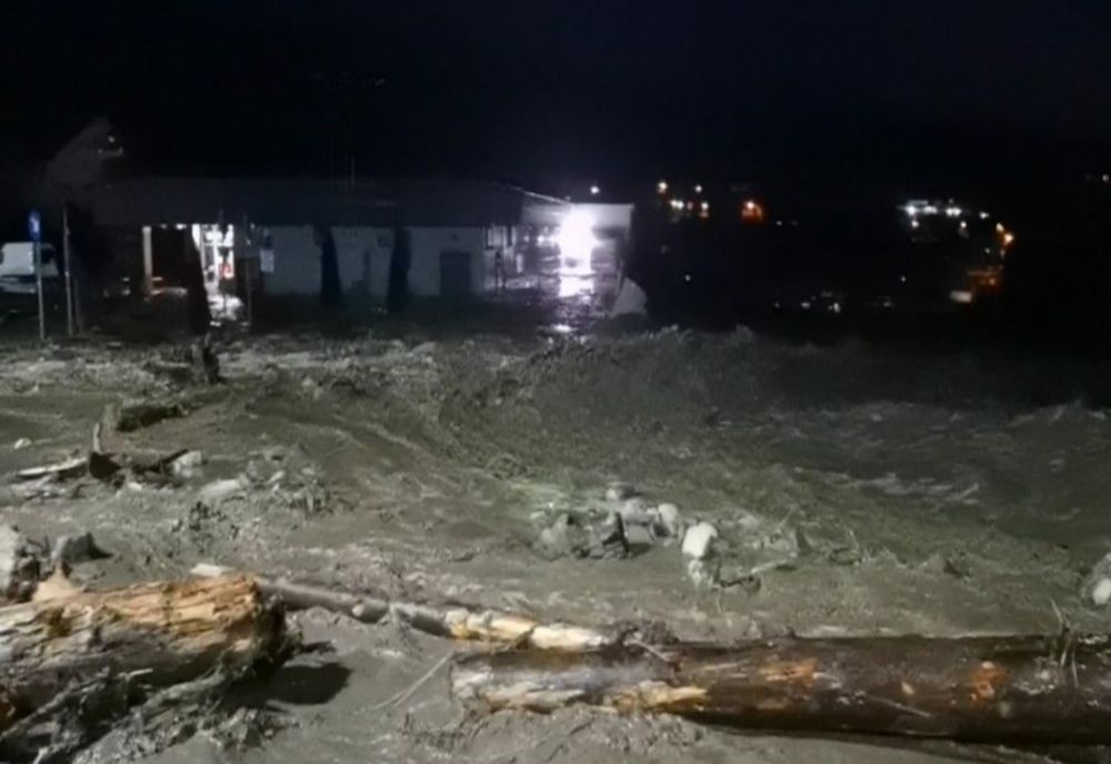 Viitură puternică în apropierea camping-ului de la Zănoaga