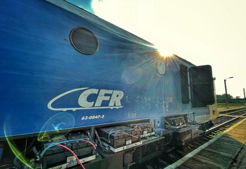 Locomotiva unui tren a luat foc în Gara Târgoviște Sud 