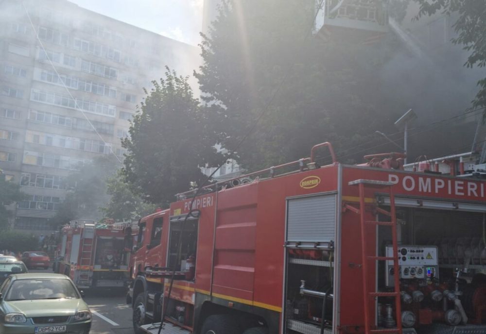 Incendiu într-un apartament din Târgoviște. Proprietarul a fost găsit intoxicat cu fum!