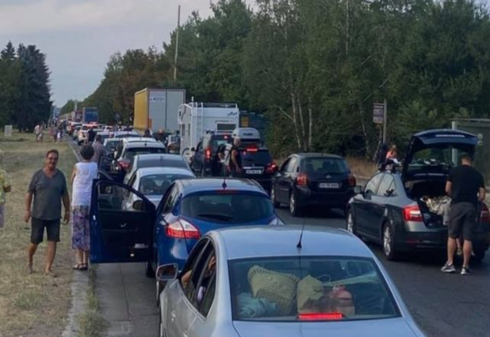 Bulgaria intră la noapte în zona galbenă. Cozi și nervi la vamă, românii se întorc în grabă din vacanță, pentru a evita carantina