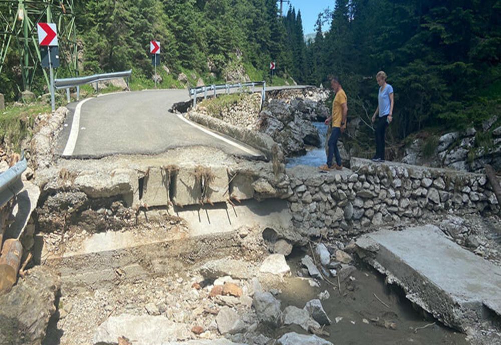 Pagube și gunoaie în urma viiturilor produse în Dâmbovița 