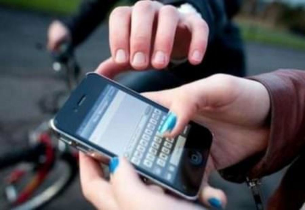 Tânăr de 19 ani, reținut pentru tâlhărie