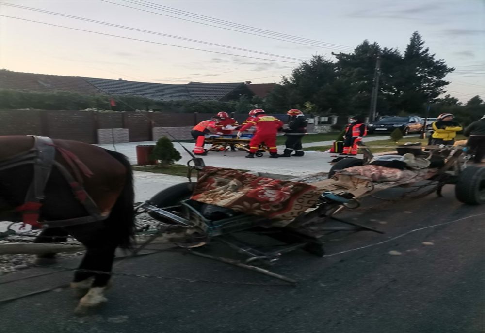 Coliziune între un autoturism și o căruță în Valea Mare. Două persoane au ajuns la spital