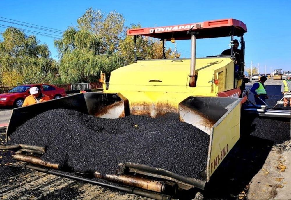 Lucrări de asfaltare pe podul de pe DN 72, din Târgoviște