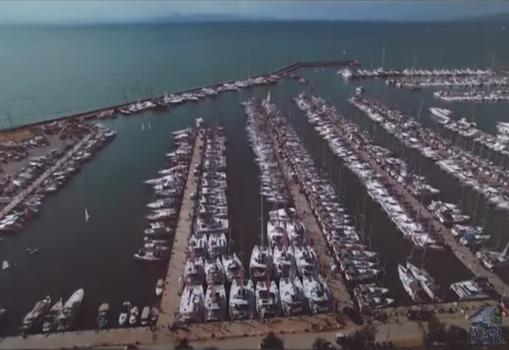 CULISELE STATULUI PARALEL/ Țara "arde", liderii politici se distrează pe bărci de lux