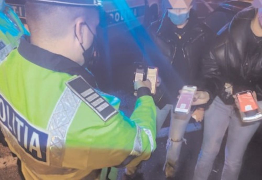 Un tânăr de 20 de ani a prezentat forțelor de ordine un certificat verde COVID-19 care aparținea unui bărbat de 48 de ani