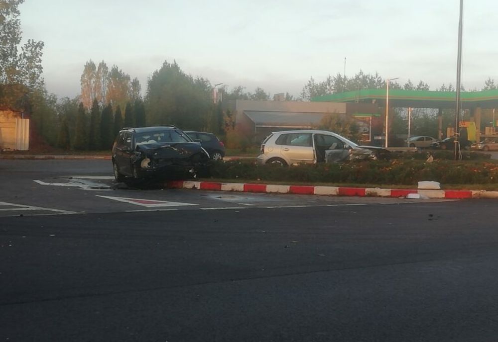Doi șoferi răniți într-un accident produs la ieșirea din Târgoviște spre București