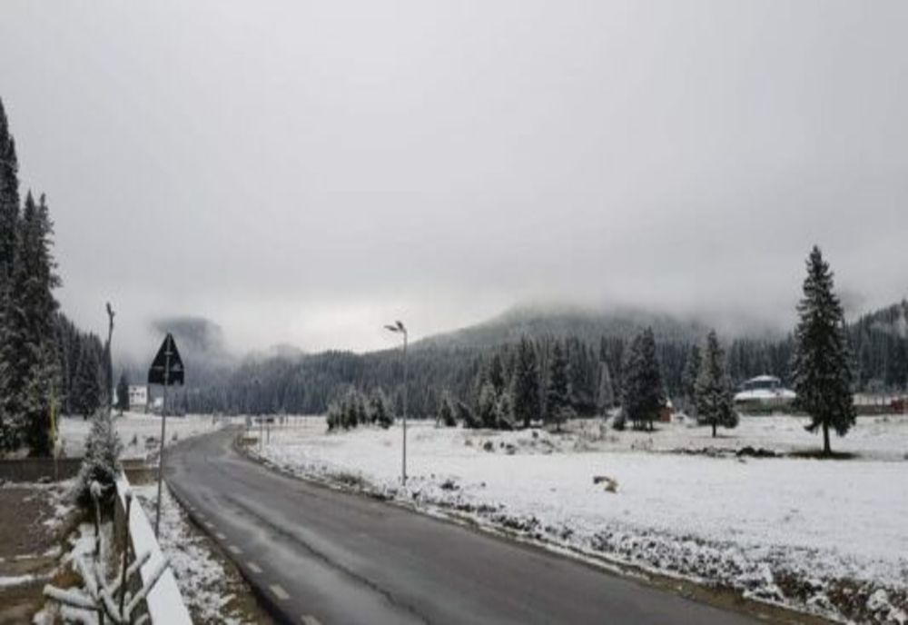 Peisaje de iarnă în Bucegii din Dâmbovița, în plină toamnă