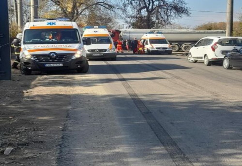 Una dintre victimele accidentului violent din Dâmbovița a fost transportată cu elicopterul SMURD la o unitate medicală din București