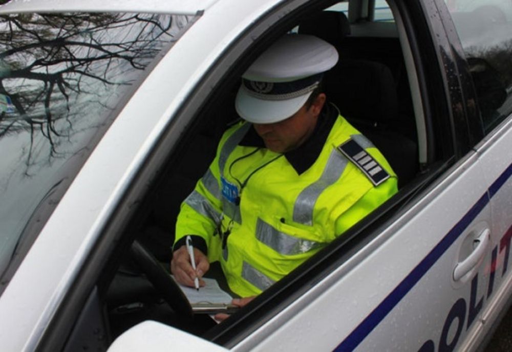 Poliţiştii dâmboviţeni au aplicat peste 200 de amenzi de Crăciun