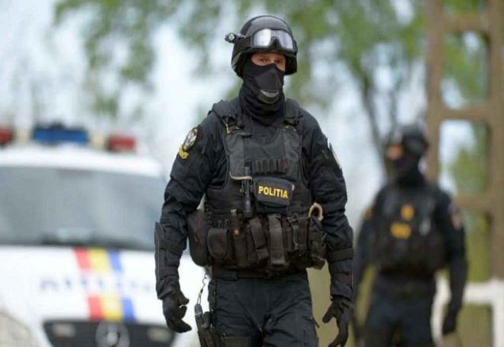 Percheziții în Prahova şi Dâmboviţa la o rețea de escroci