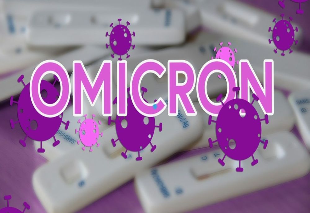 Vezi care sunt simptomele variantei Omicron și cine riscă să ajungă la spital 