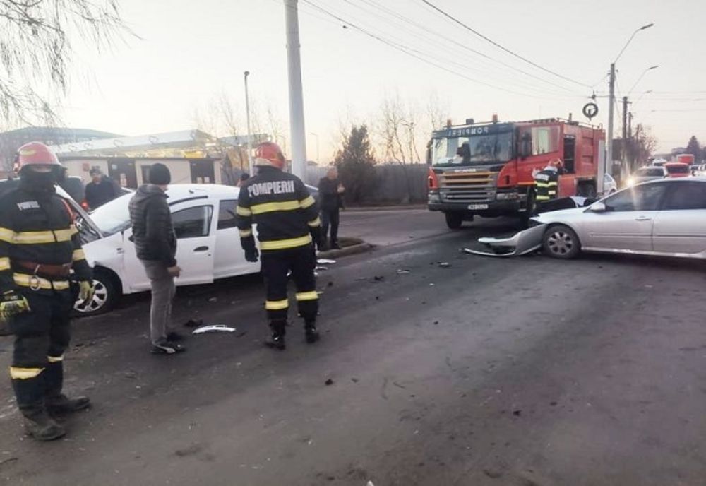 Accident în apropiere de Târgoviște. Persoană rănită în urma impactului dintre două mașini