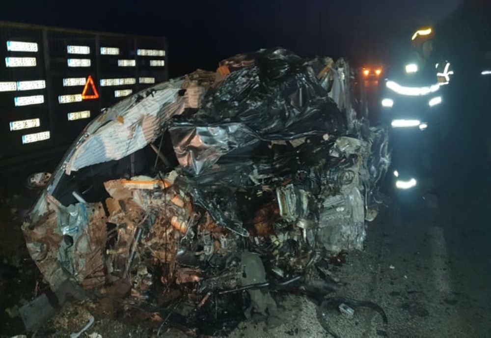 Accidentul mortal de pe DN 72. Un tânăr de 19 ani, din Găeşti, a intrat intenţionat cu autoturismul sub roţile unui TIR