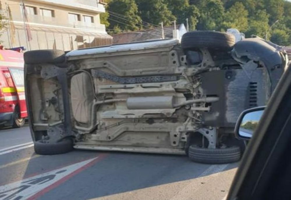 Dâmboviţa. Un șofer băut s-a răsturnat cu mașina pe DN 7