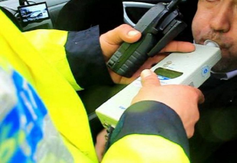 Doi tineri din Dâmbovița, prinși beți la volan. Ambii s-au ales cu dosar penal