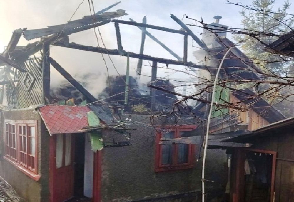 Incendiu puternic în Dâmbovița: O casă și o anexă gospodărească, distruse de flăcări