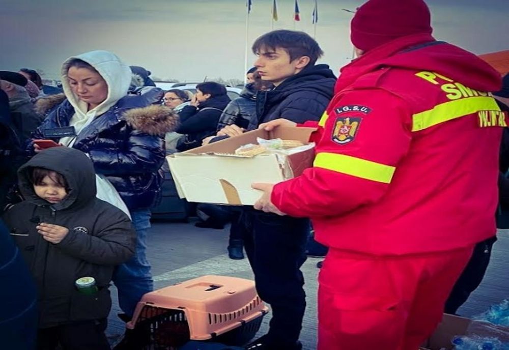 O nouă misiune a pompierilor dâmbovițeni în sprijinul refugiaților din Ucraina. “Noi încercăm să le alinăm puțin suferința.”