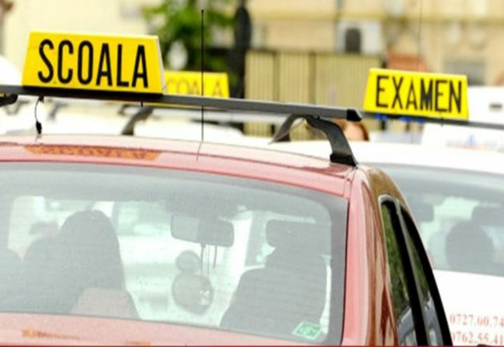 Restricţii pentru mașinile-școală de șoferi pe principalele bulevarde din municipiul Târgovişte