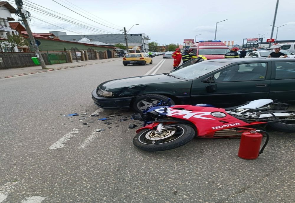 Dâmboviţa. Accident rutier în Târgovişte. Un motociclist a fost transportat de urgență la spital