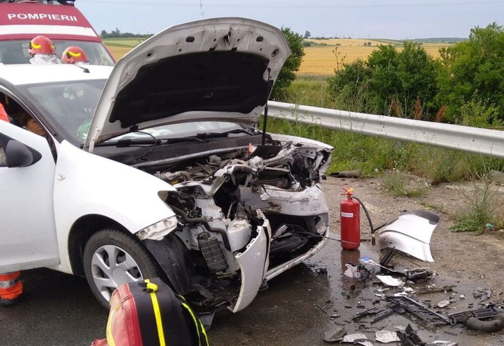 Accident în Dâmbovița! Trei persoane au fost transportate la spital 