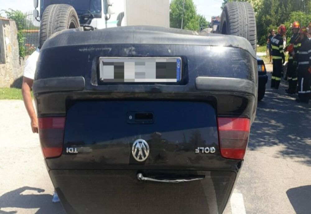 Coliziune violentă între două autoturisme în Dâmboviţa. O persoană a fost rănită