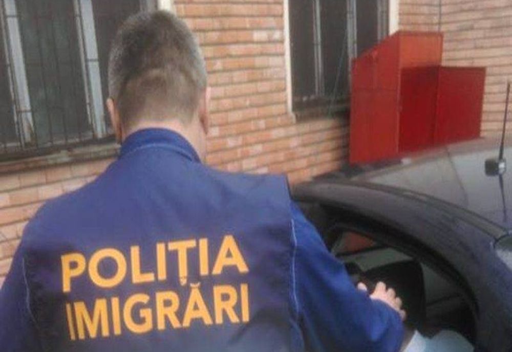 Bărbați depistați cu ședere ilegală în Dâmbovița. Au fost îndepărtați sub escortă
