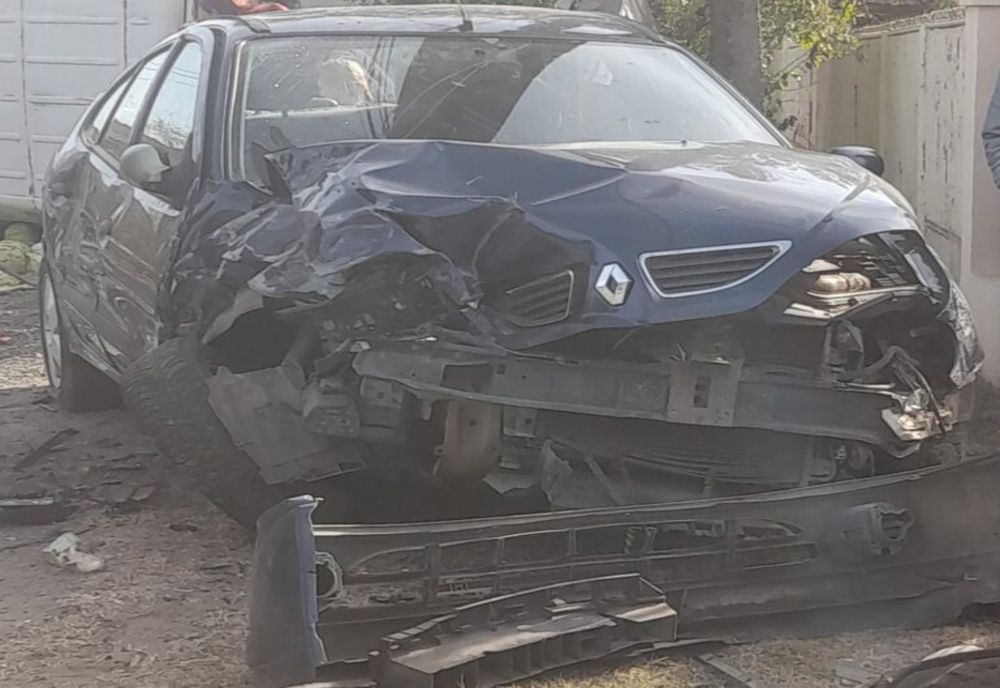 Dâmbovița. Accident violent cu trei autovehicule implicate! O femeie a fost transportată de urgență la spital