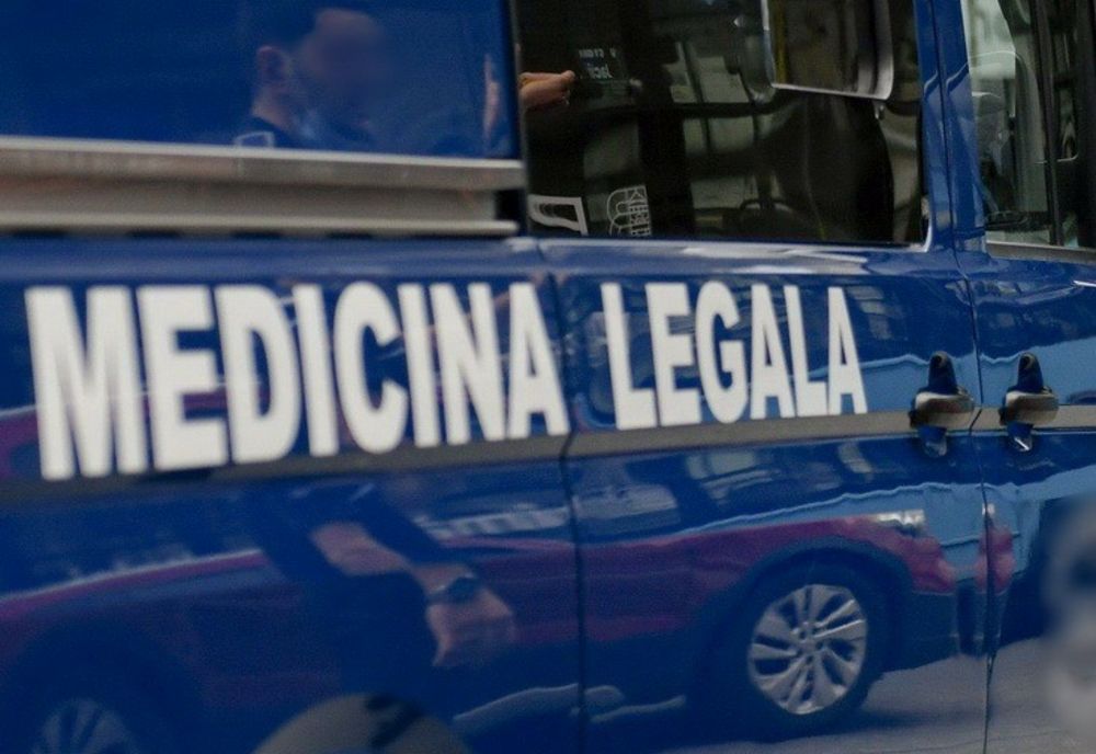 Dâmbovița. Adolescentă de 15 ani, găsită fără suflare în casă