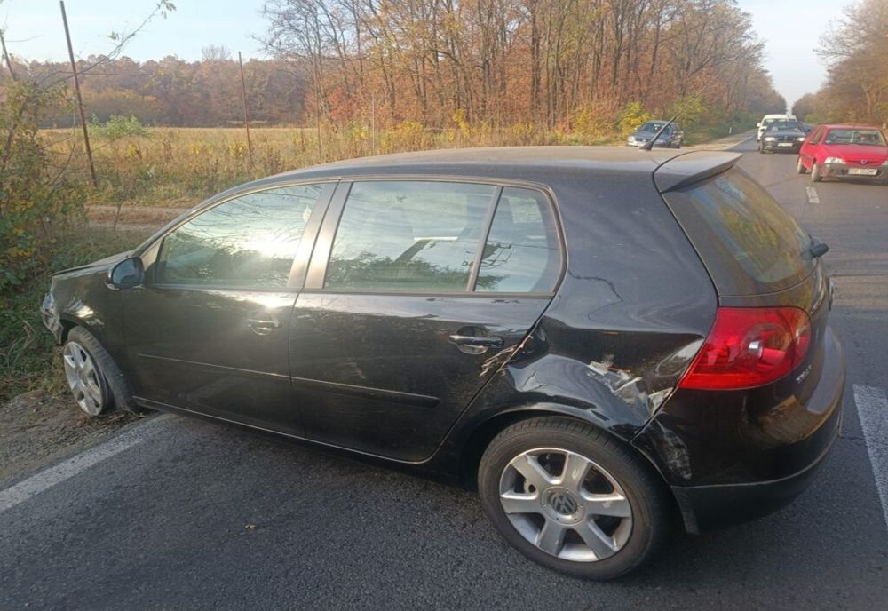 Dâmbovița. Accident violent produs pe DN 72A. Trei persoane au fost rănite