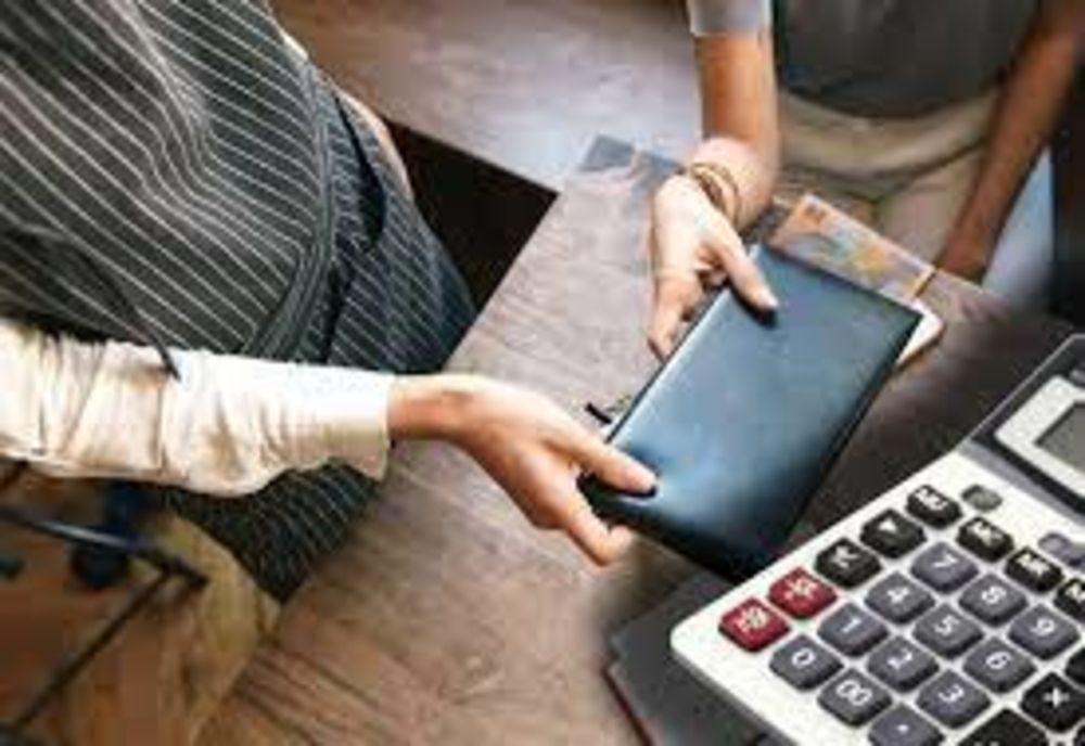 Bacșișul va fi impozitat cu 10%. Legea a fost votată și merge la promulgare