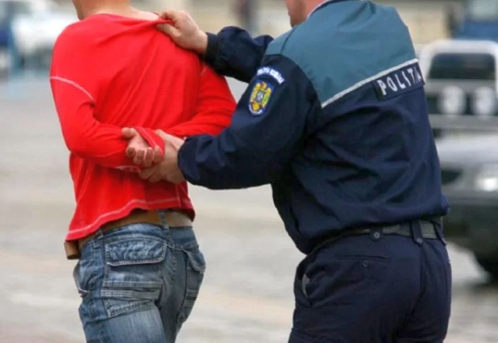Dâmboviţa. Tânăr reţinut pentru act sexual cu un minor