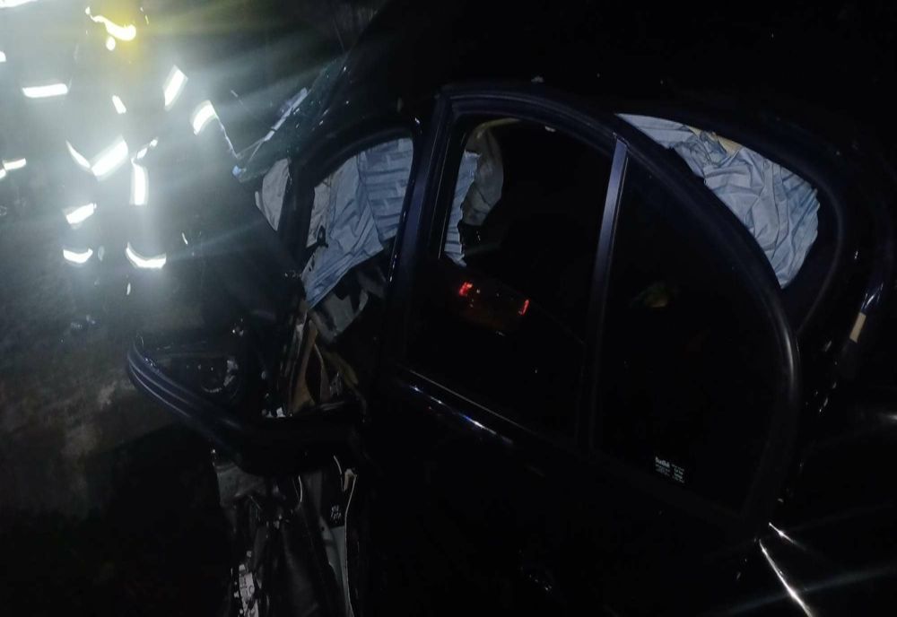 Dâmboviţa. Şofer de 35 de ani, decedat după ce a intrat cu maşina într-un podeţ