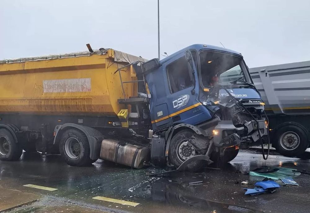 Dâmboviţa. Coliziune între două tiruri pe DN 1A, la Crevedia