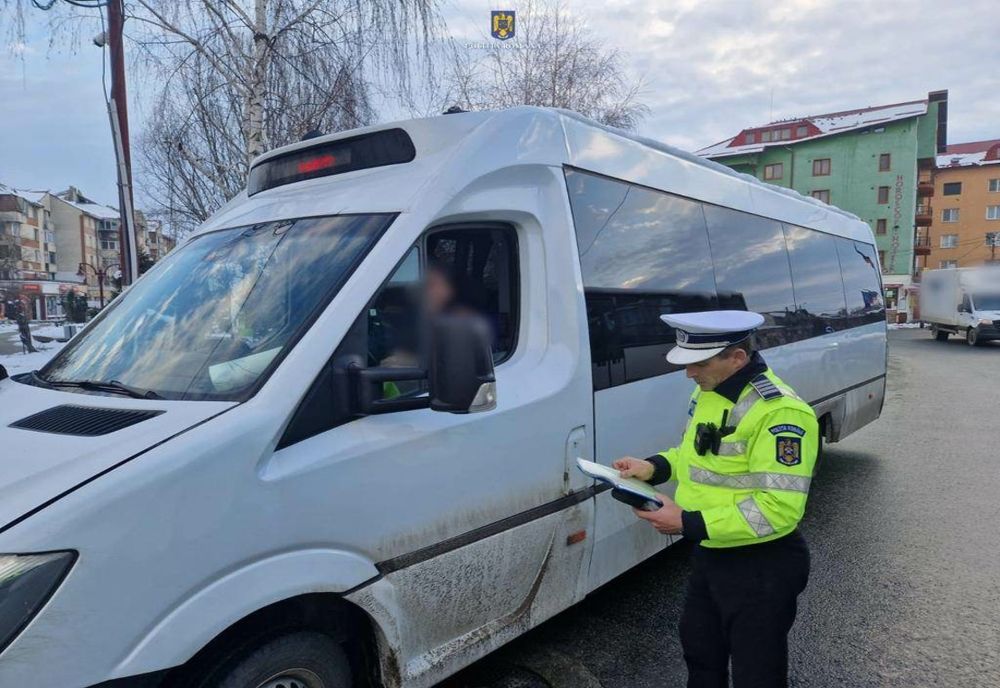 Acţiune a poliţiştilor rutieri dâmboviţeni pe linia transportului de persoane