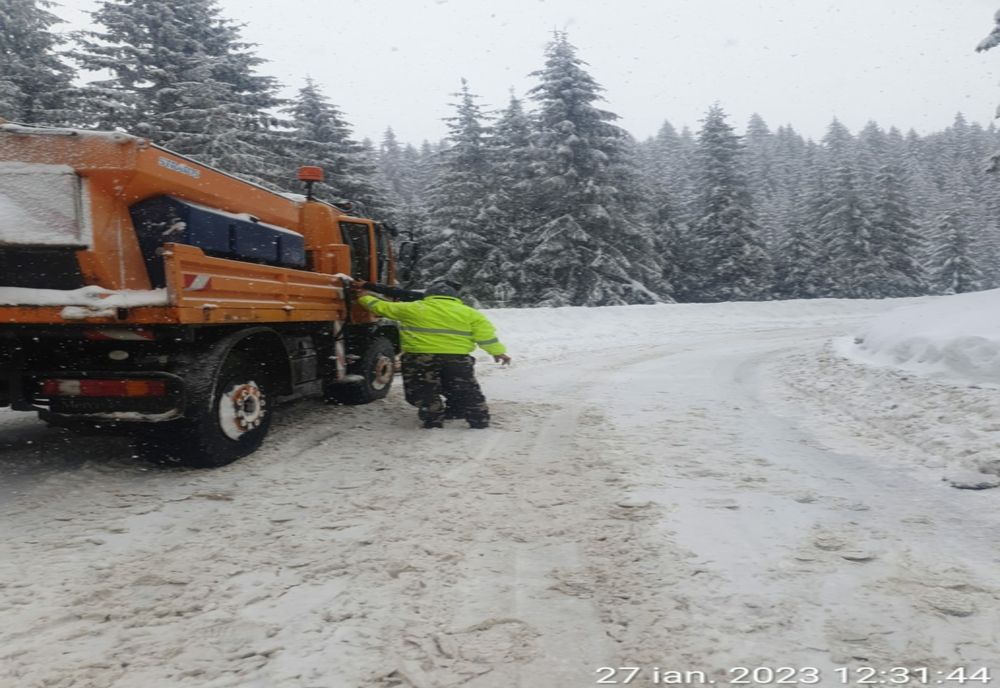 Dâmboviţa. Circulația pe DJ 713, suspendată din cauza viscolului