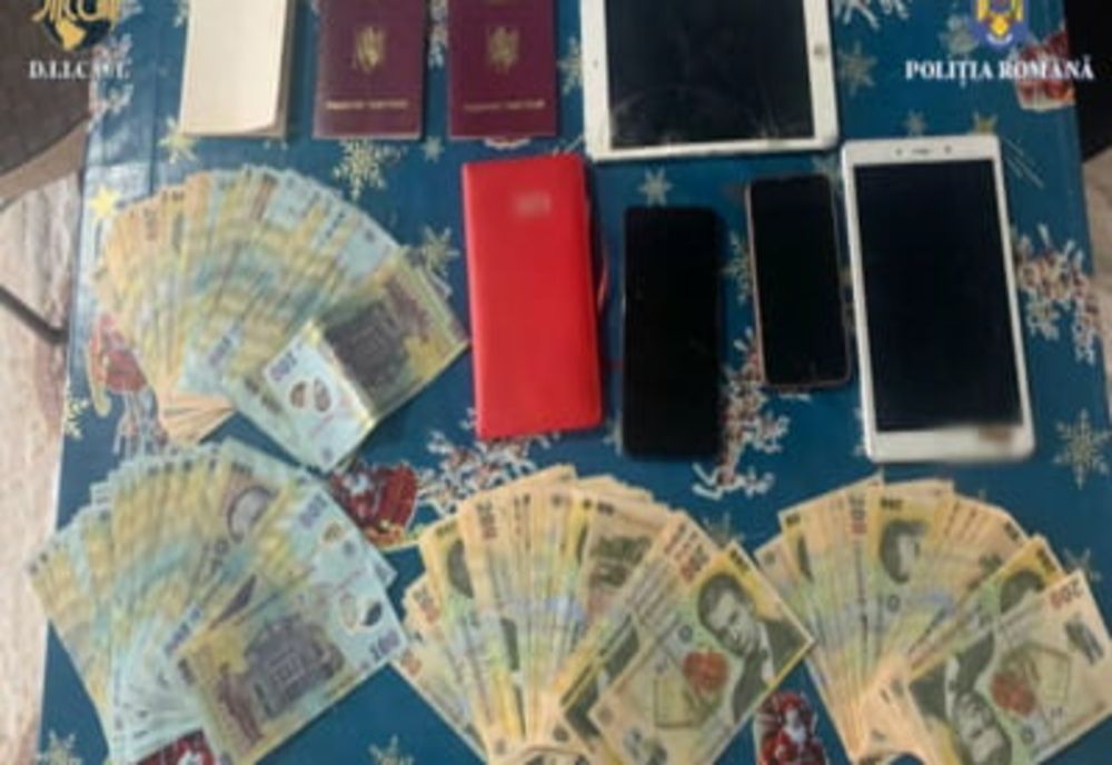 Dâmboviţa. Cinci persoane reţinute. Ce au confiscat poliţiştii în urma percheziţiilor la traficanţii de droguri