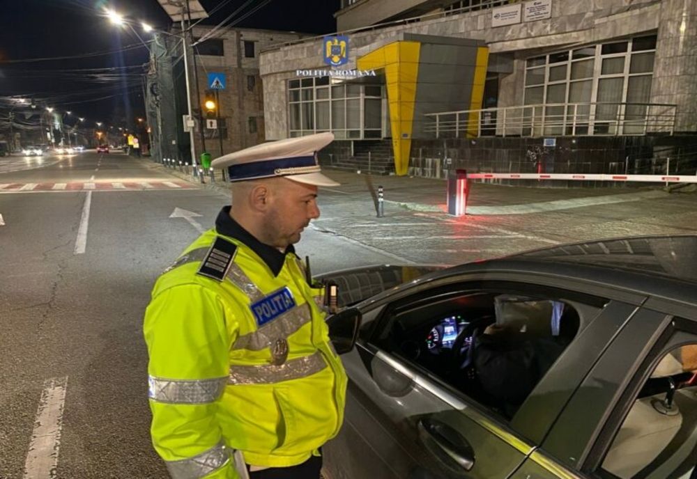 Acţiune a poliţiştilor dâmboviţeni pe principalele drumuri din judeţ. 10 permise de conducere și 9 certificate de înmatriculare reţinute 