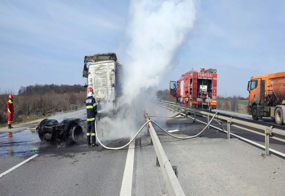 Incendiu produs la un TIR, în Dâmboviţa