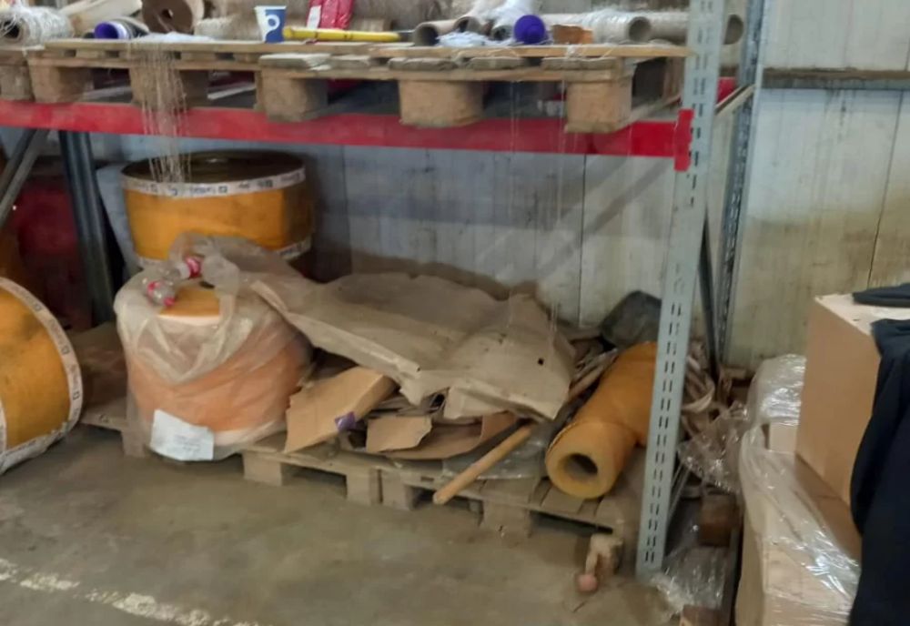 Dâmboviţa. Amendă în valoare de 20000 lei și activitatea suspendată, pentru un depozit unde se comercializa produse alimentare de origine nonanimală