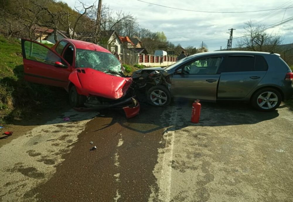 Patru persoane rănite într-un accident produs pe Valea Dâmboviței, în Sâmbăta Paștelui. Victimele, transportate la spital