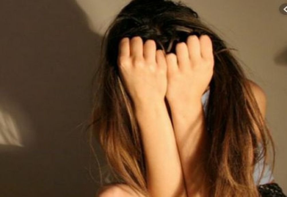 MAI MULTE FEMEI, DETERMINATE DE UN TÂNĂR DE 25 DE ANI SĂ SE PROSTITUEZE ÎN FRANȚA ȘI OLANDA