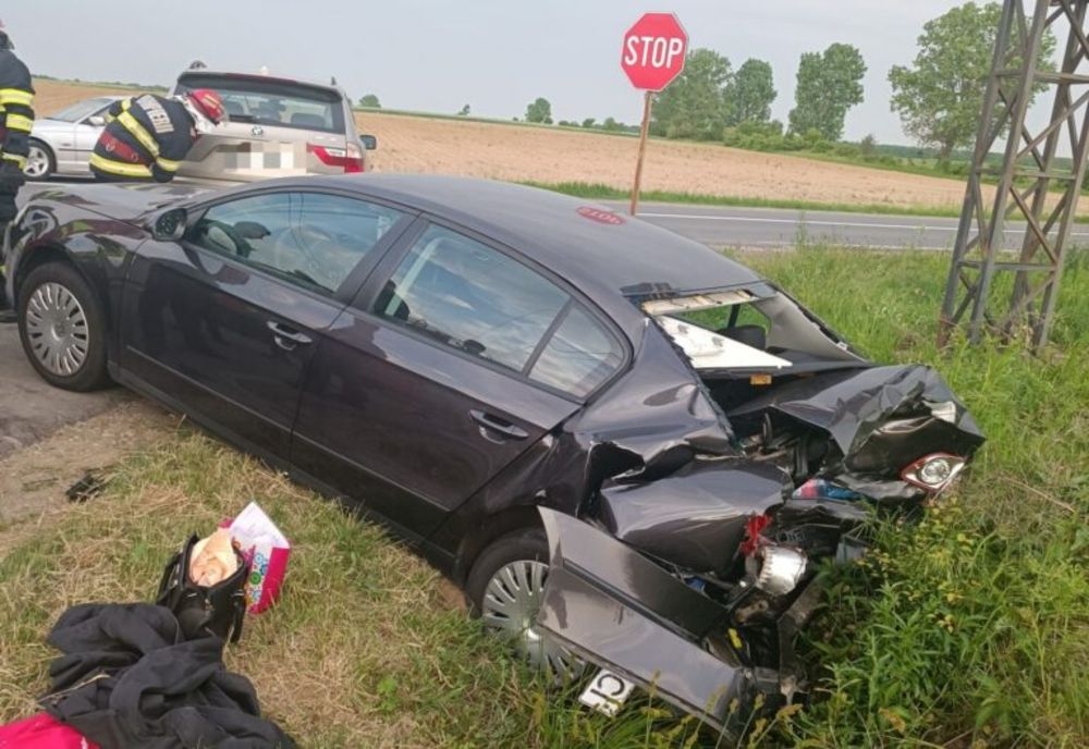 Dâmboviţa. Accident pe DN 71. Trei persoane au fost rănite după ce două autoturisme au intrat în coliziune