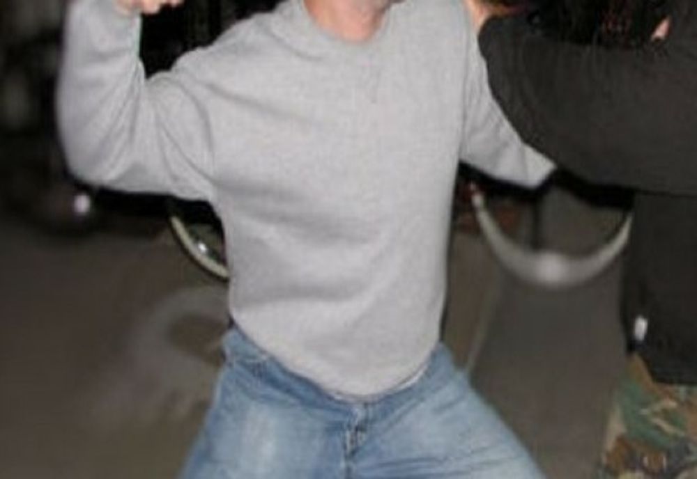 Bătaie cruntă între mai mulți tineri într-un sat din Dâmbovița